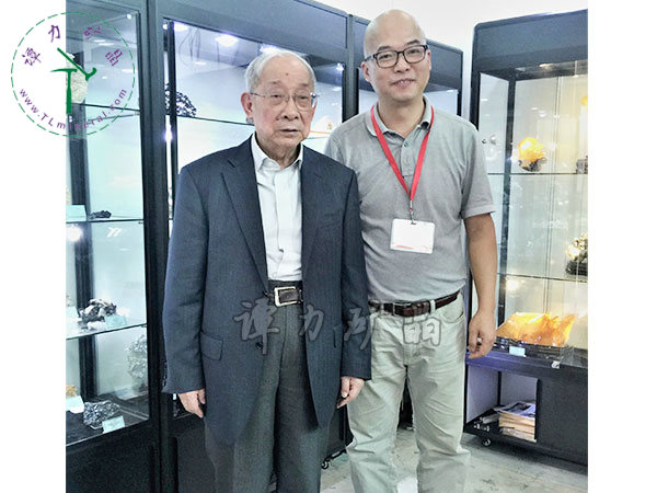 中國月球探測工程首席科學家，“嫦娥之父”-歐陽自遠院士（左）